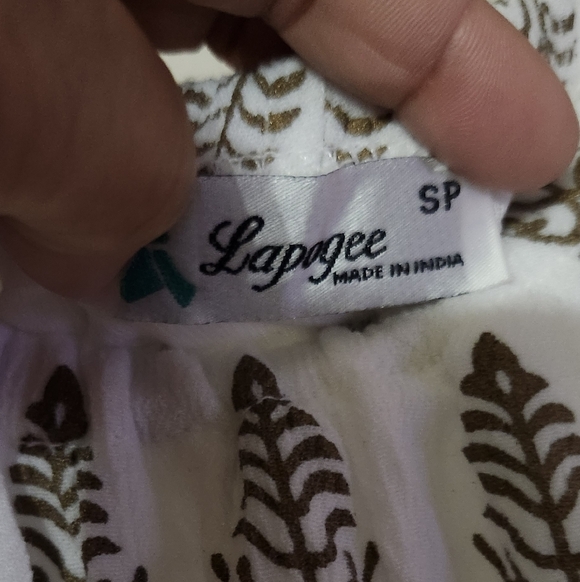 LAPOGEE Elegant White and Brown Leaf Pattern Tunic - Picture 2 of 7